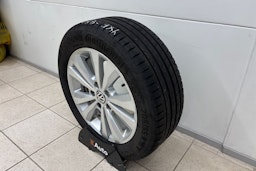 valkoinen Volkswagen Golf 2020 kuva 14.