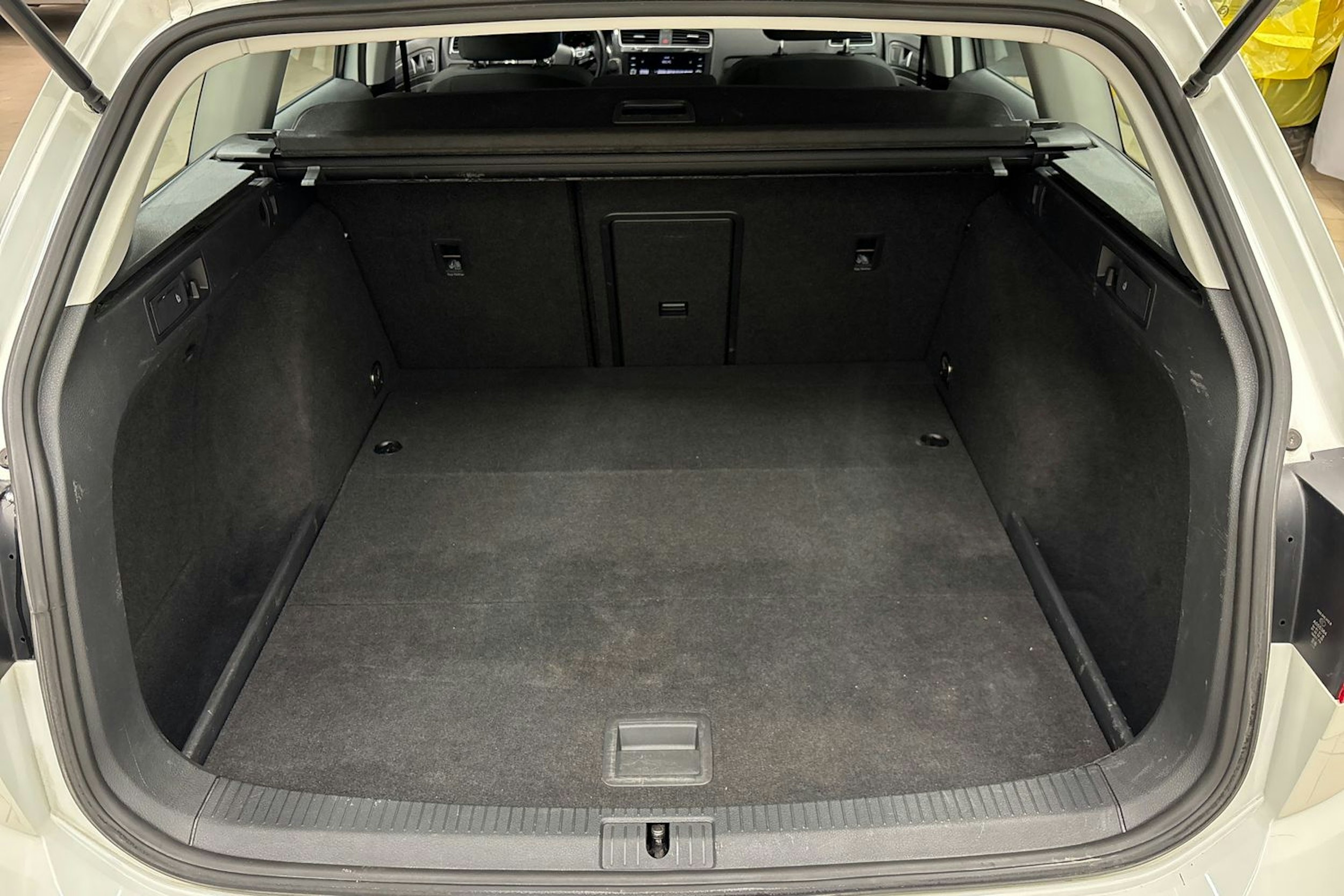 valkoinen Volkswagen Golf 2020 kuva 15.