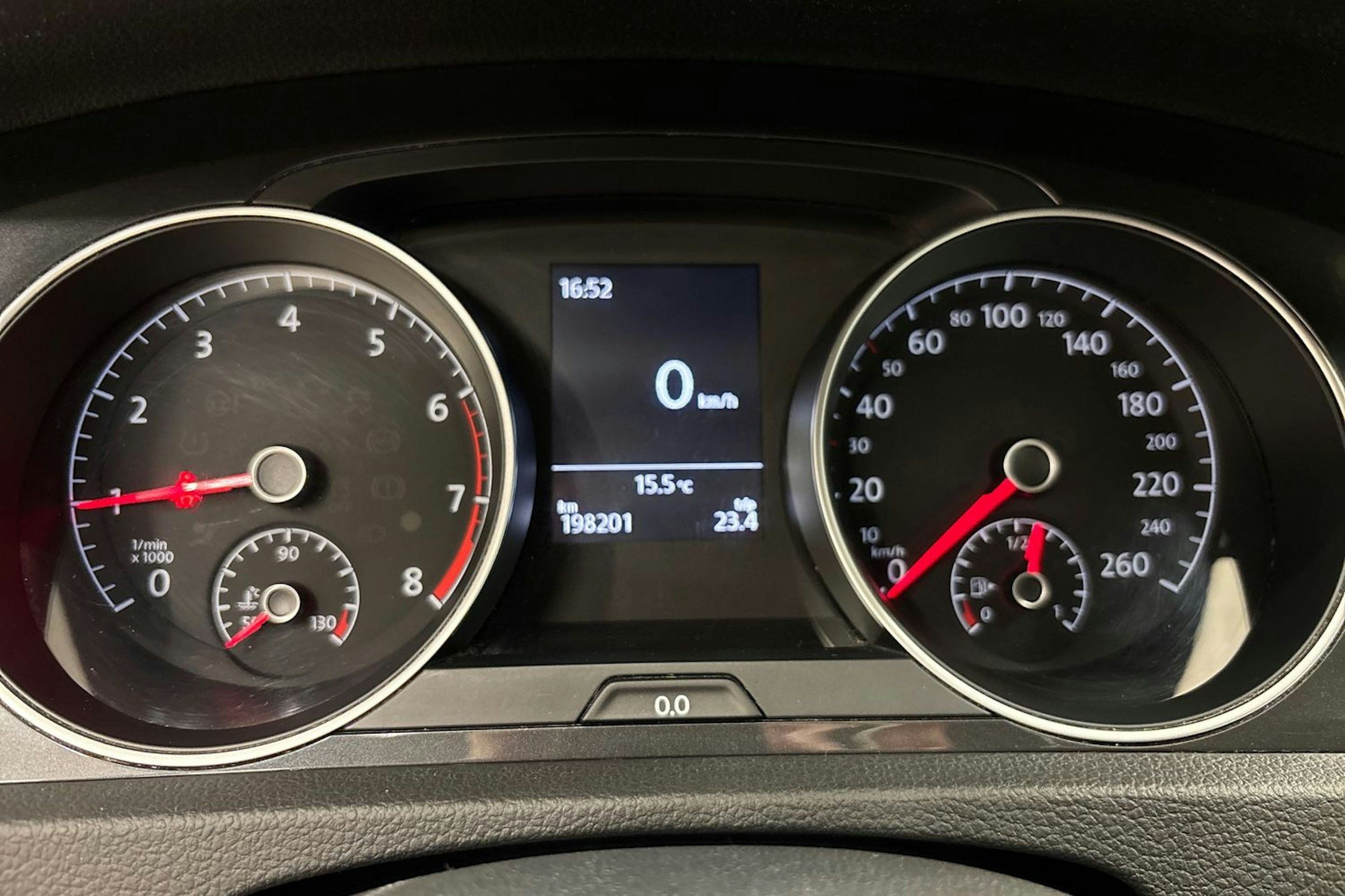 valkoinen Volkswagen Golf 2020 kuva 16.