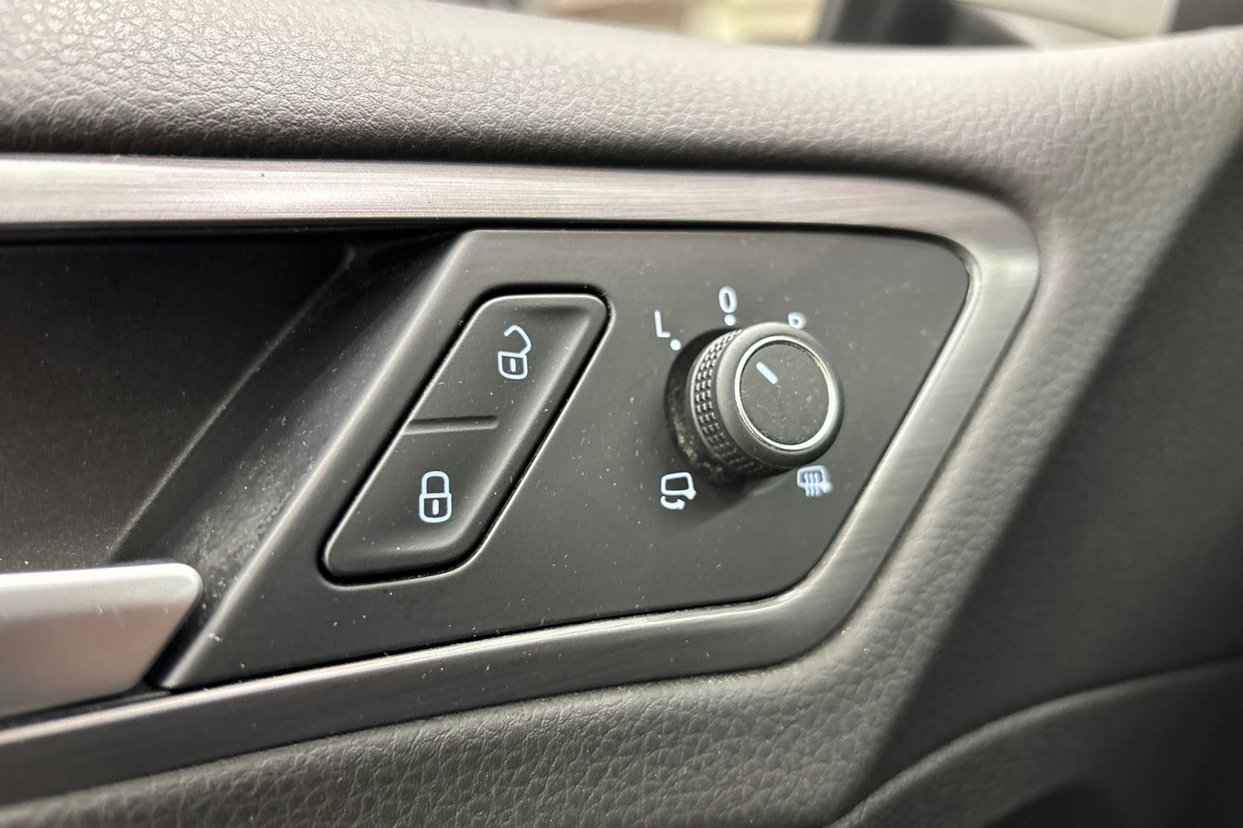 valkoinen Volkswagen Golf 2020 kuva 19.