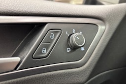 valkoinen Volkswagen Golf 2020 kuva 19.