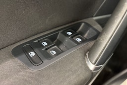 valkoinen Volkswagen Golf 2020 kuva 20.