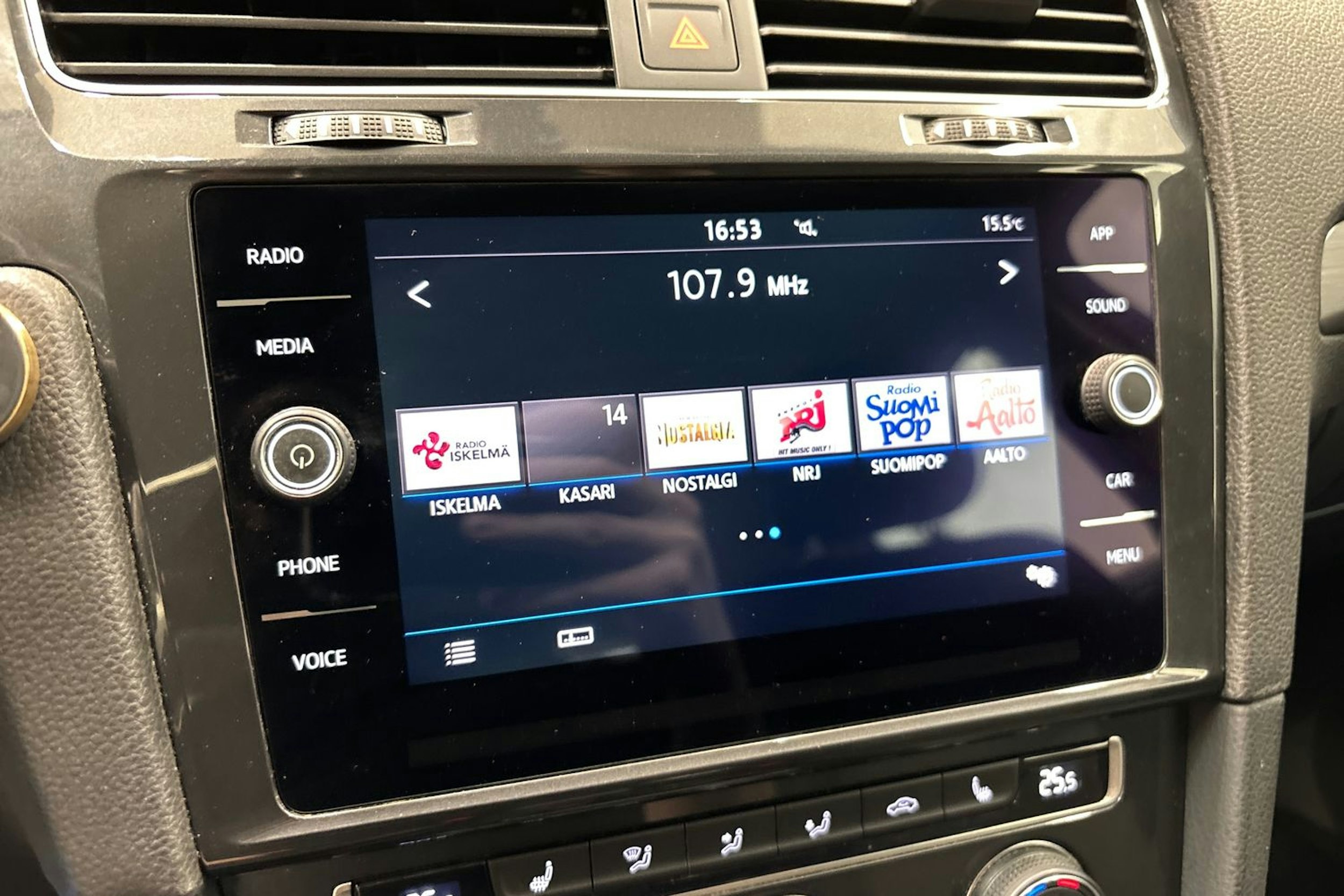 valkoinen Volkswagen Golf 2020 kuva 21.