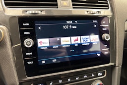 valkoinen Volkswagen Golf 2020 kuva 21.