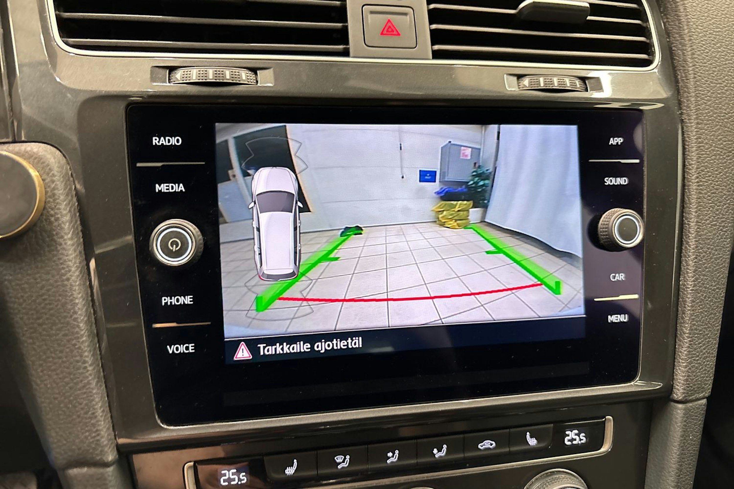 valkoinen Volkswagen Golf 2020 kuva 24.