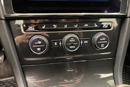 valkoinen Volkswagen Golf 2020 kuva 25.