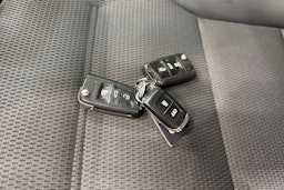 valkoinen Volkswagen Golf 2020 kuva 28.