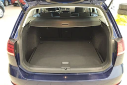 Sininen Volkswagen GOLF 2020 kuva 11.
