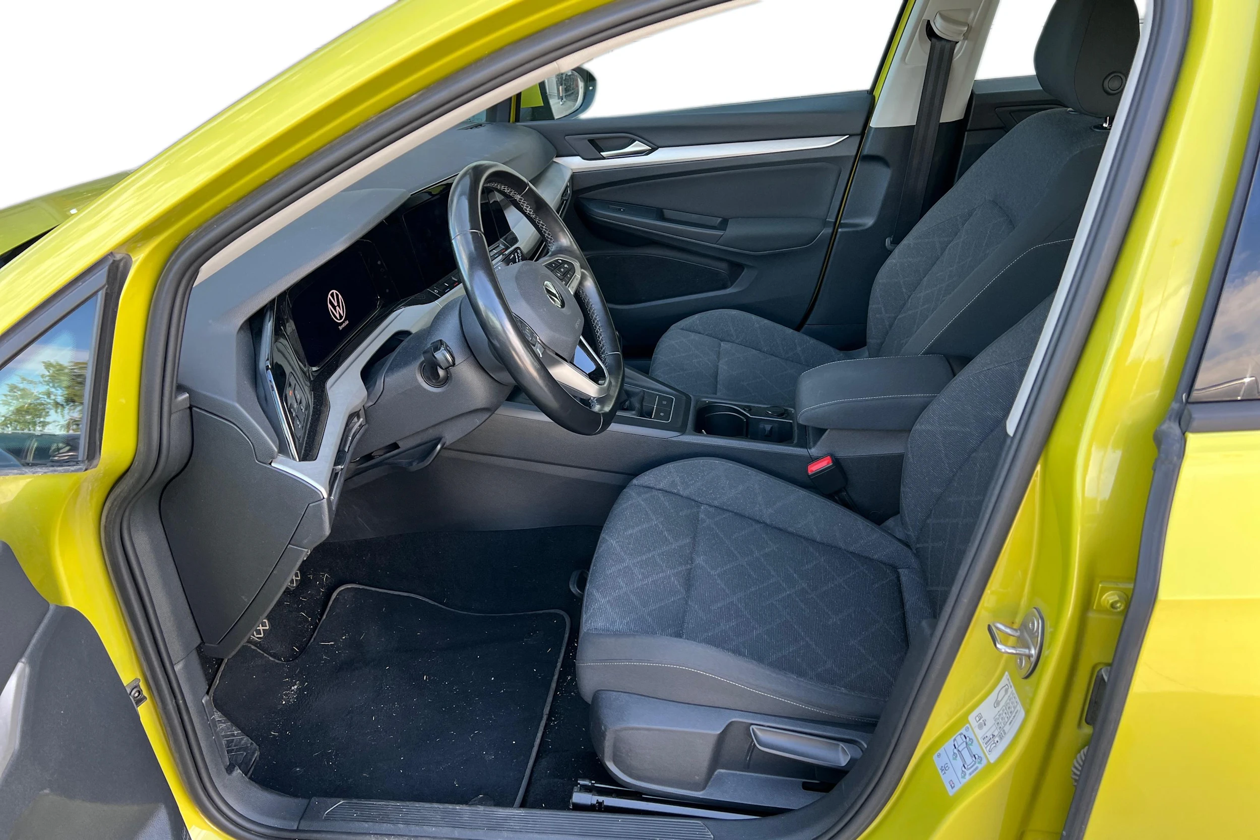 keltainen Volkswagen Golf 2020 kuva 3.