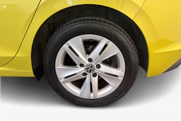 keltainen Volkswagen Golf 2020 kuva 9.