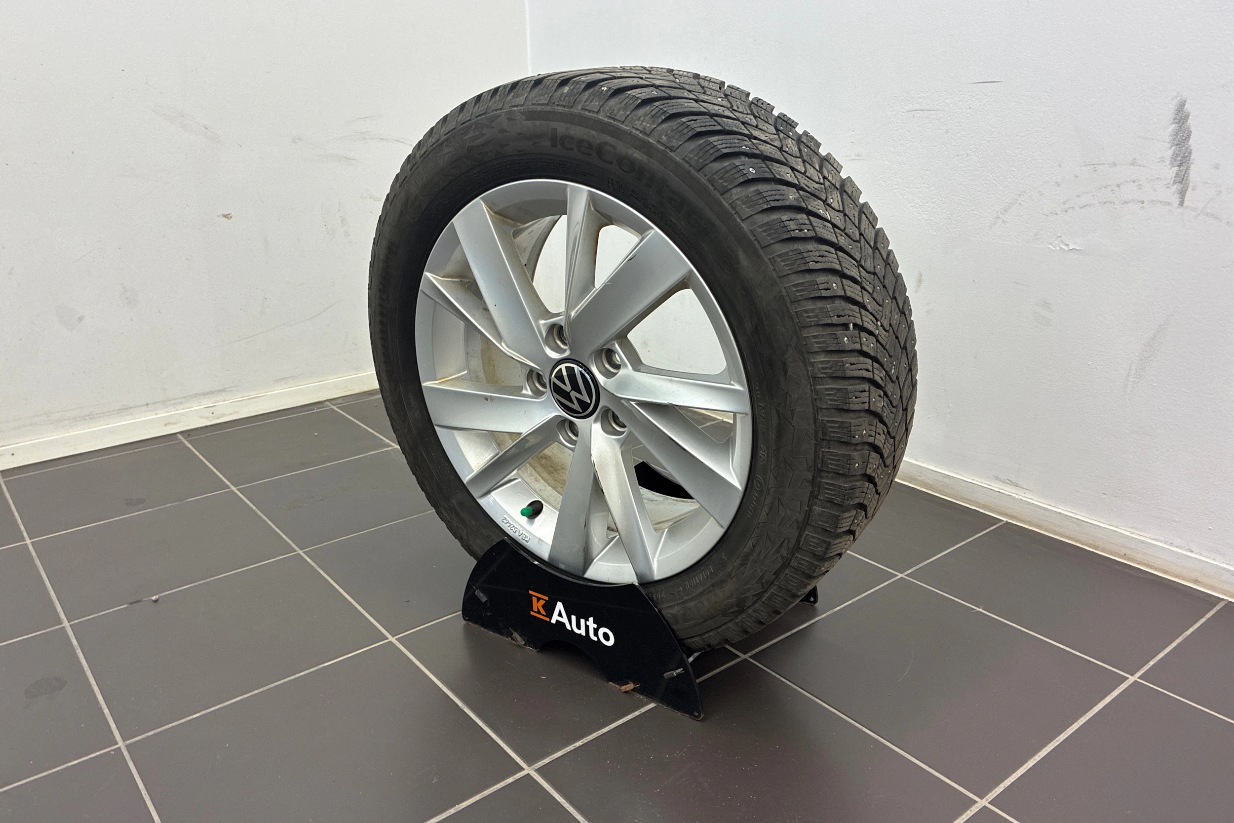 keltainen Volkswagen Golf 2020 kuva 10.