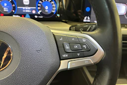 keltainen Volkswagen Golf 2020 kuva 13.