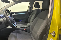 keltainen Volkswagen Golf 2020 kuva 21.