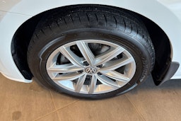 valkoinen Volkswagen Golf 2020 kuva 11.