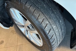 valkoinen Volkswagen Golf 2020 kuva 13.