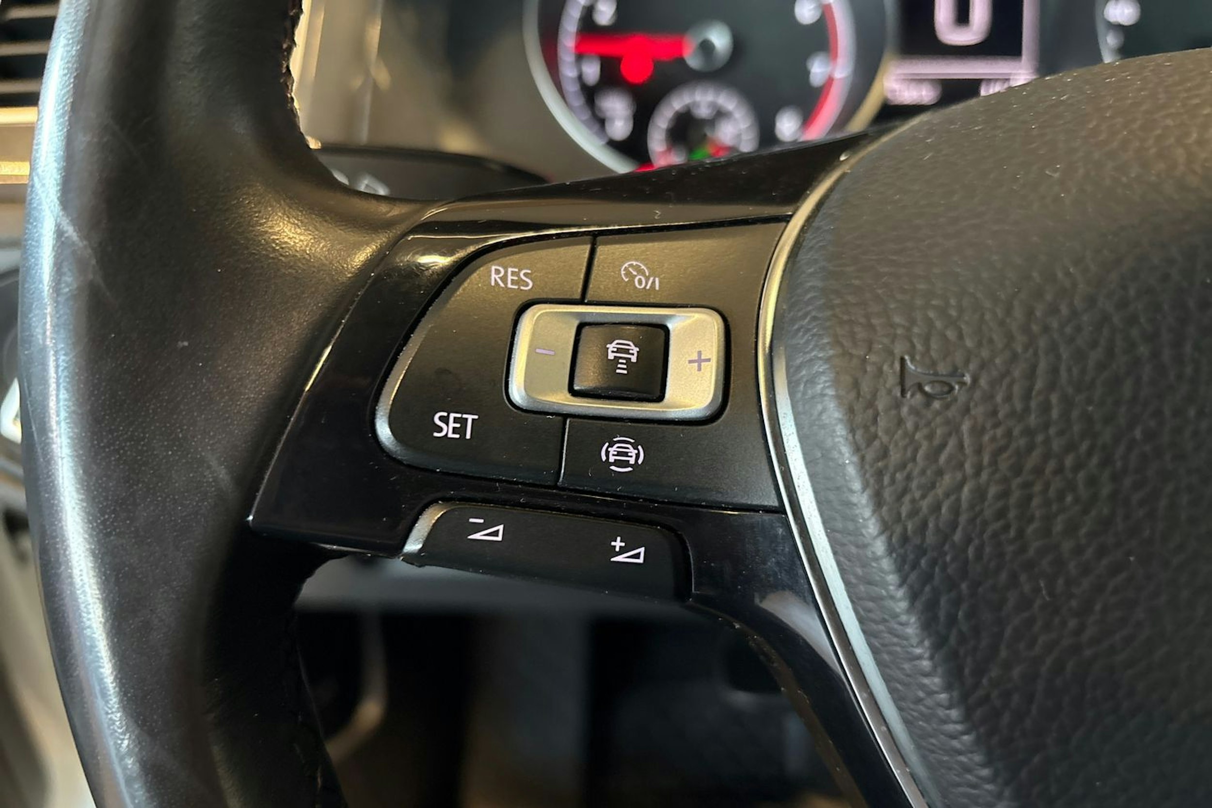 valkoinen Volkswagen Golf 2020 kuva 20.