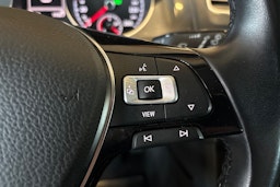 valkoinen Volkswagen Golf 2020 kuva 21.