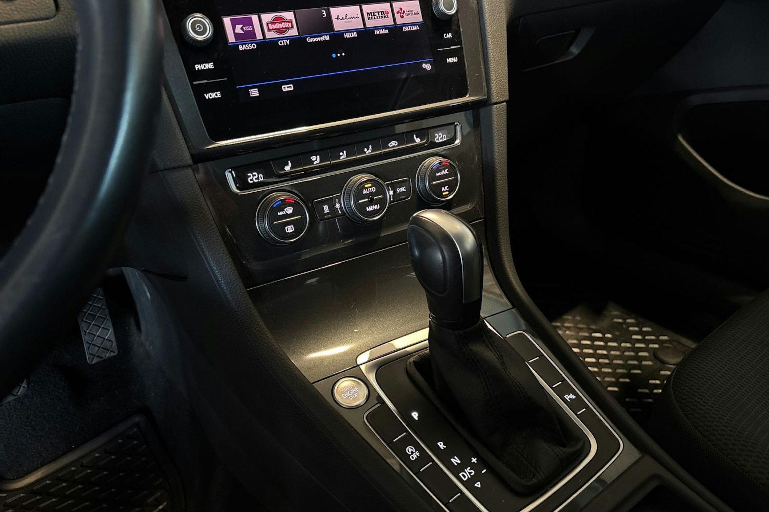 valkoinen Volkswagen Golf 2020 kuva 23.