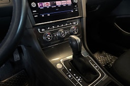 valkoinen Volkswagen Golf 2020 kuva 23.