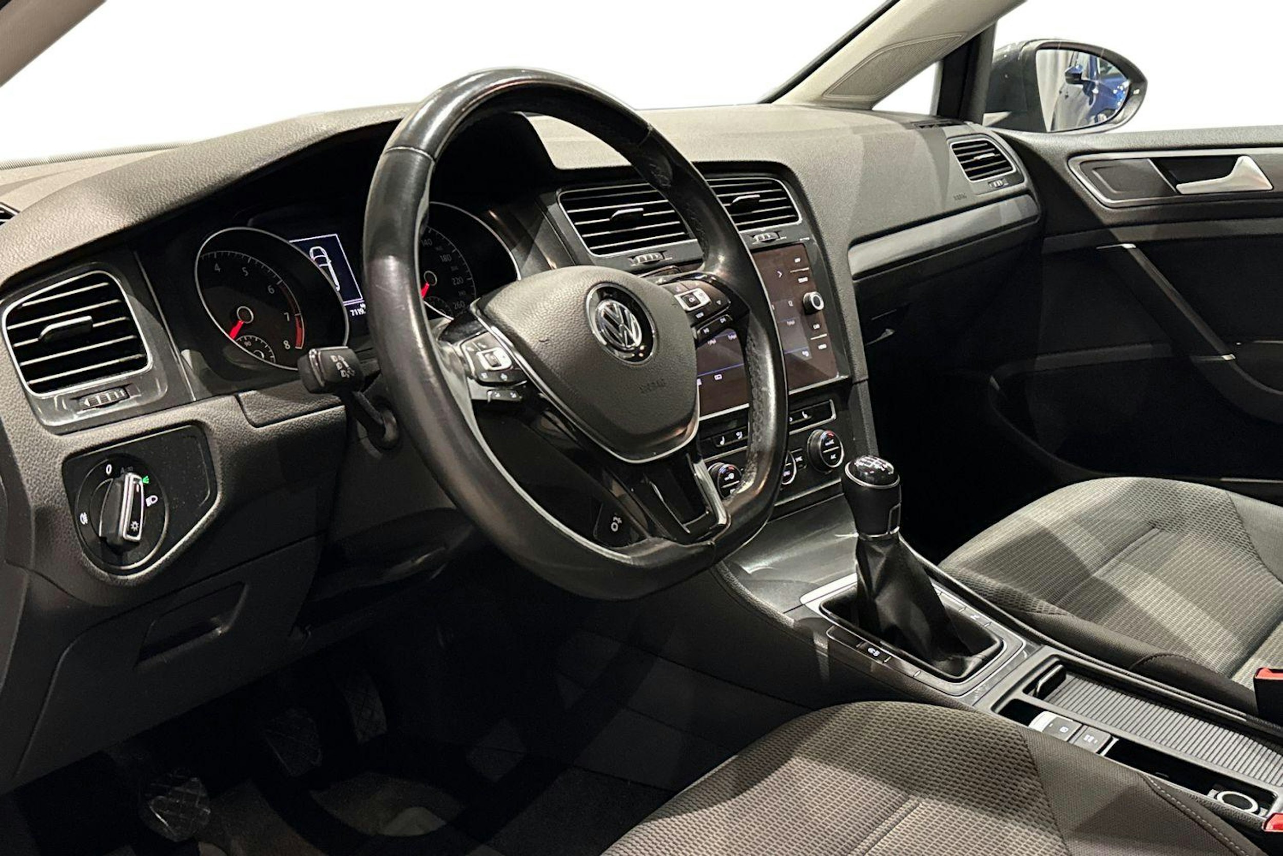 harmaa Volkswagen Golf 2020 kuva 7.