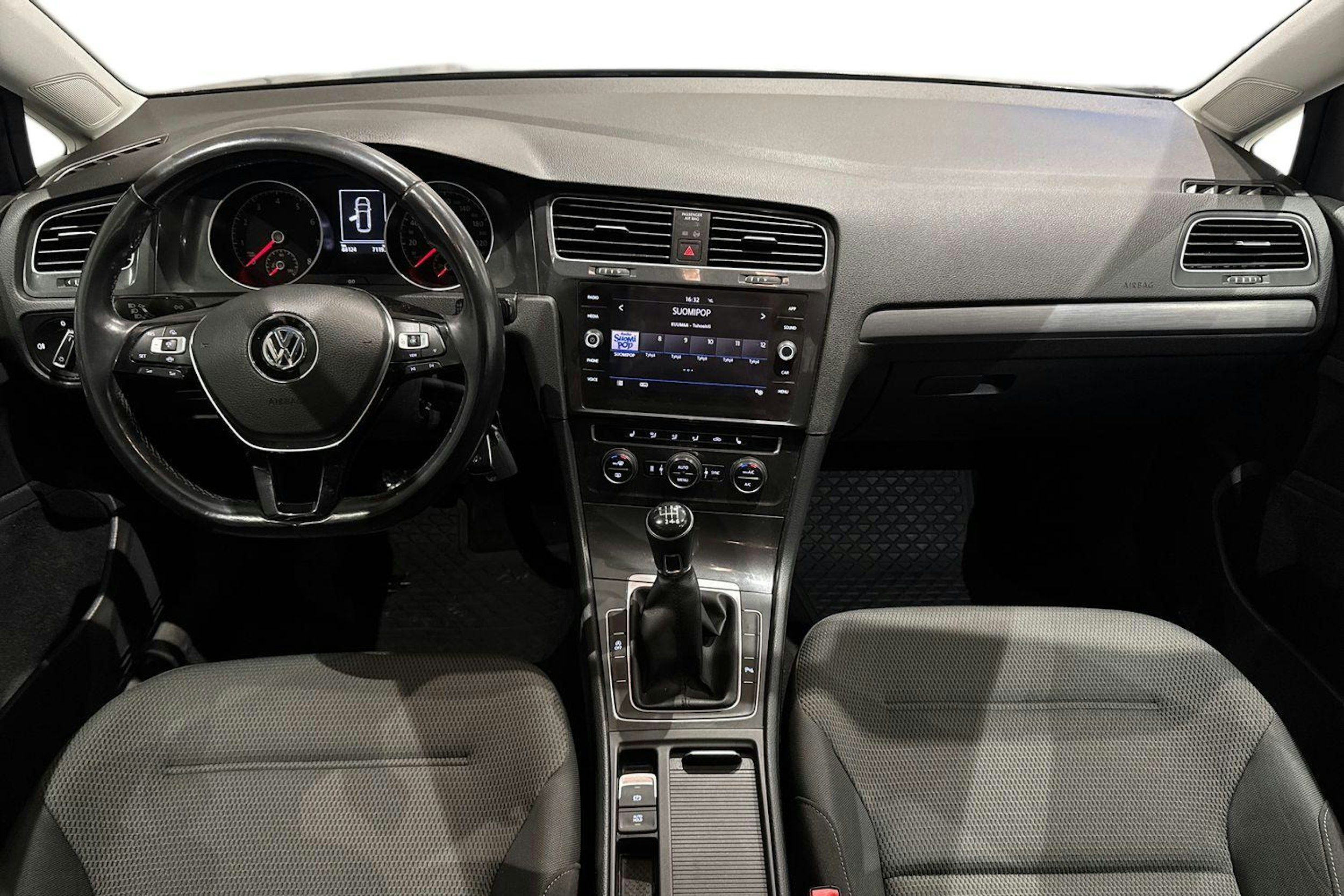 harmaa Volkswagen Golf 2020 kuva 9.