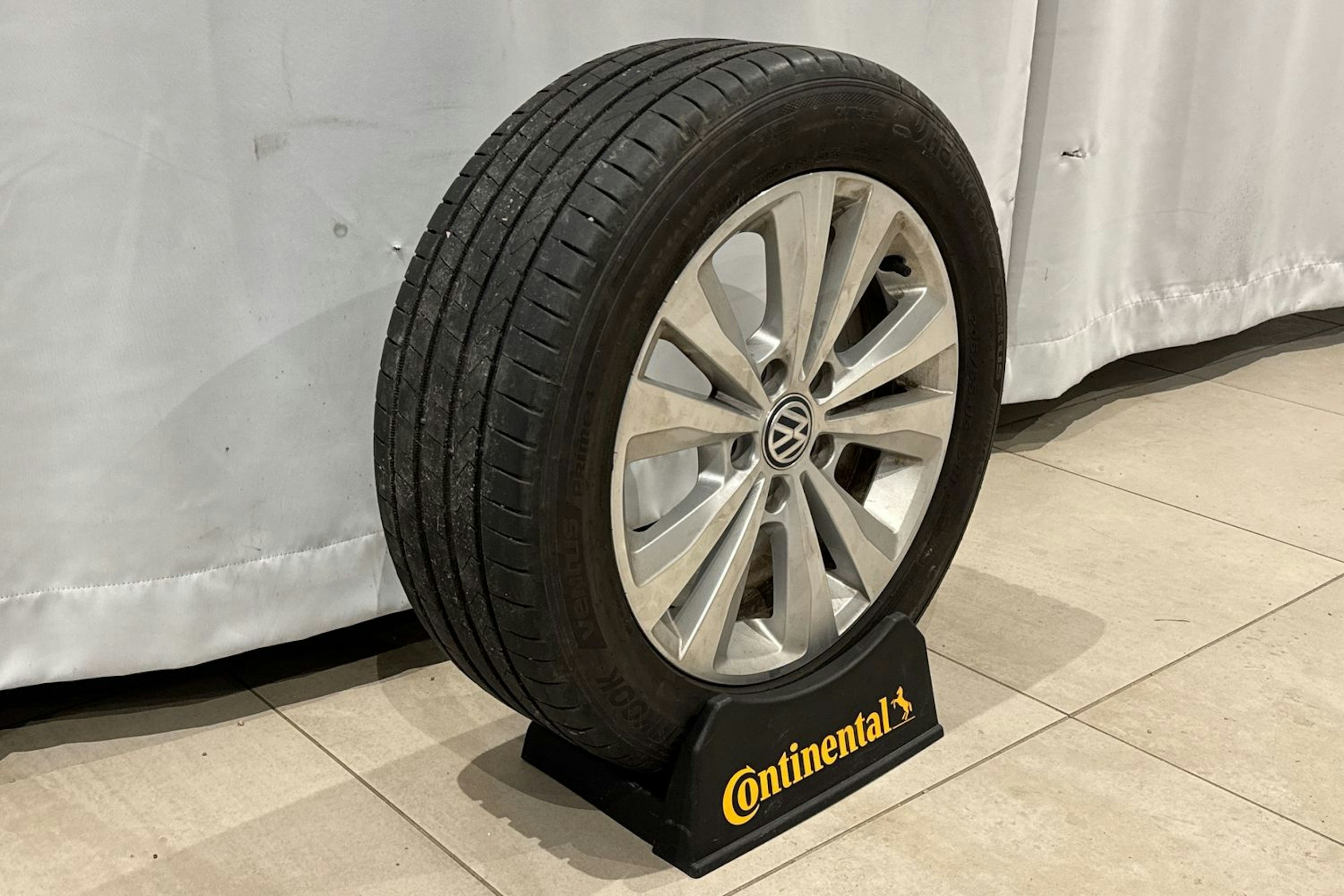 harmaa Volkswagen Golf 2020 kuva 14.