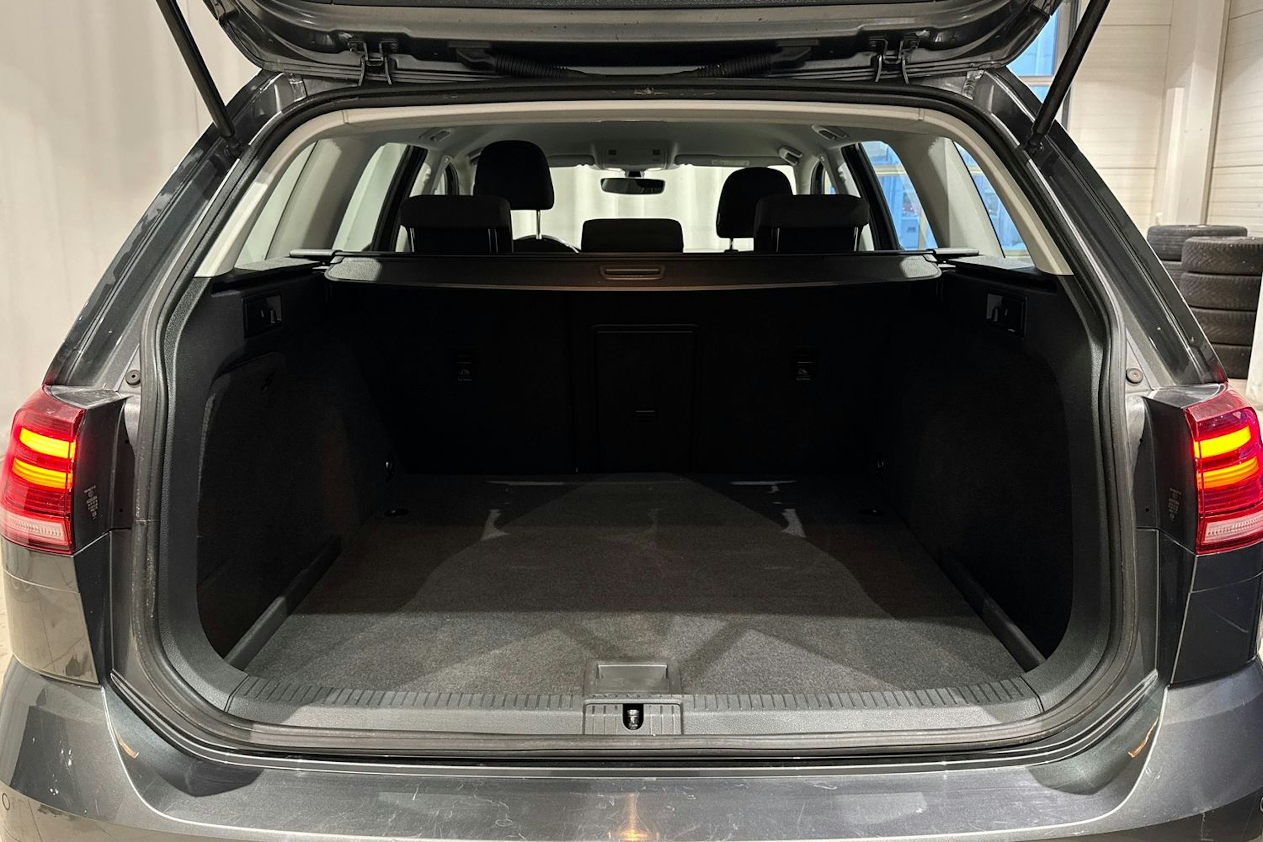 harmaa Volkswagen Golf 2020 kuva 15.