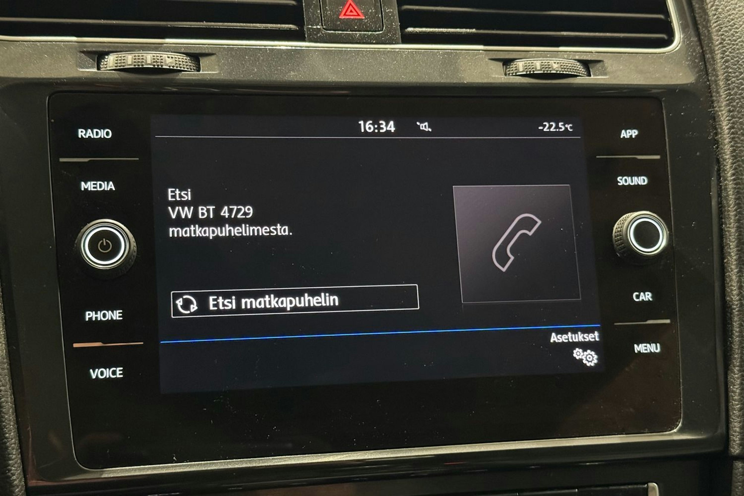 harmaa Volkswagen Golf 2020 kuva 22.