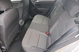 harmaa Volkswagen Golf 2020 kuva 8.