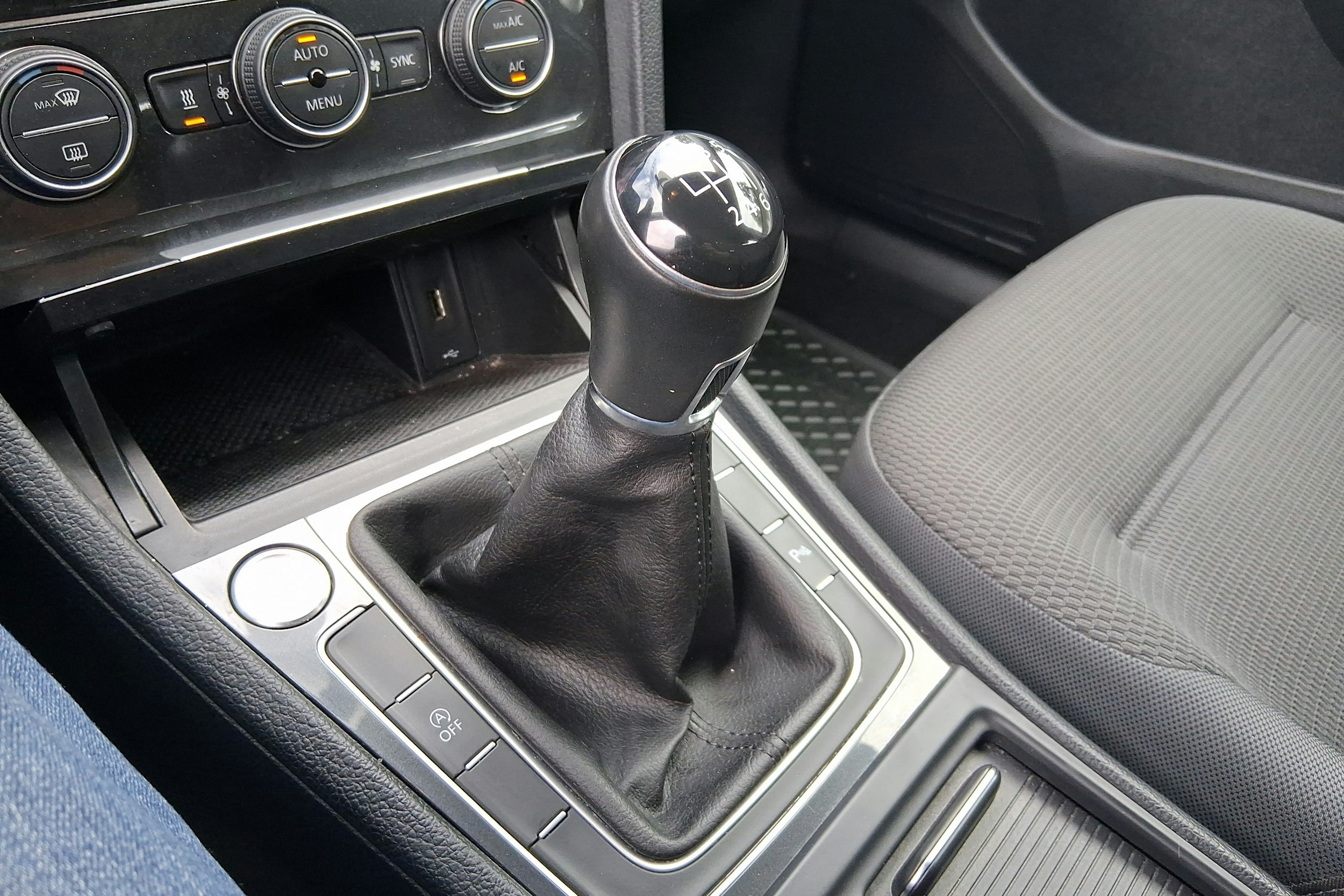 harmaa Volkswagen Golf 2020 kuva 12.