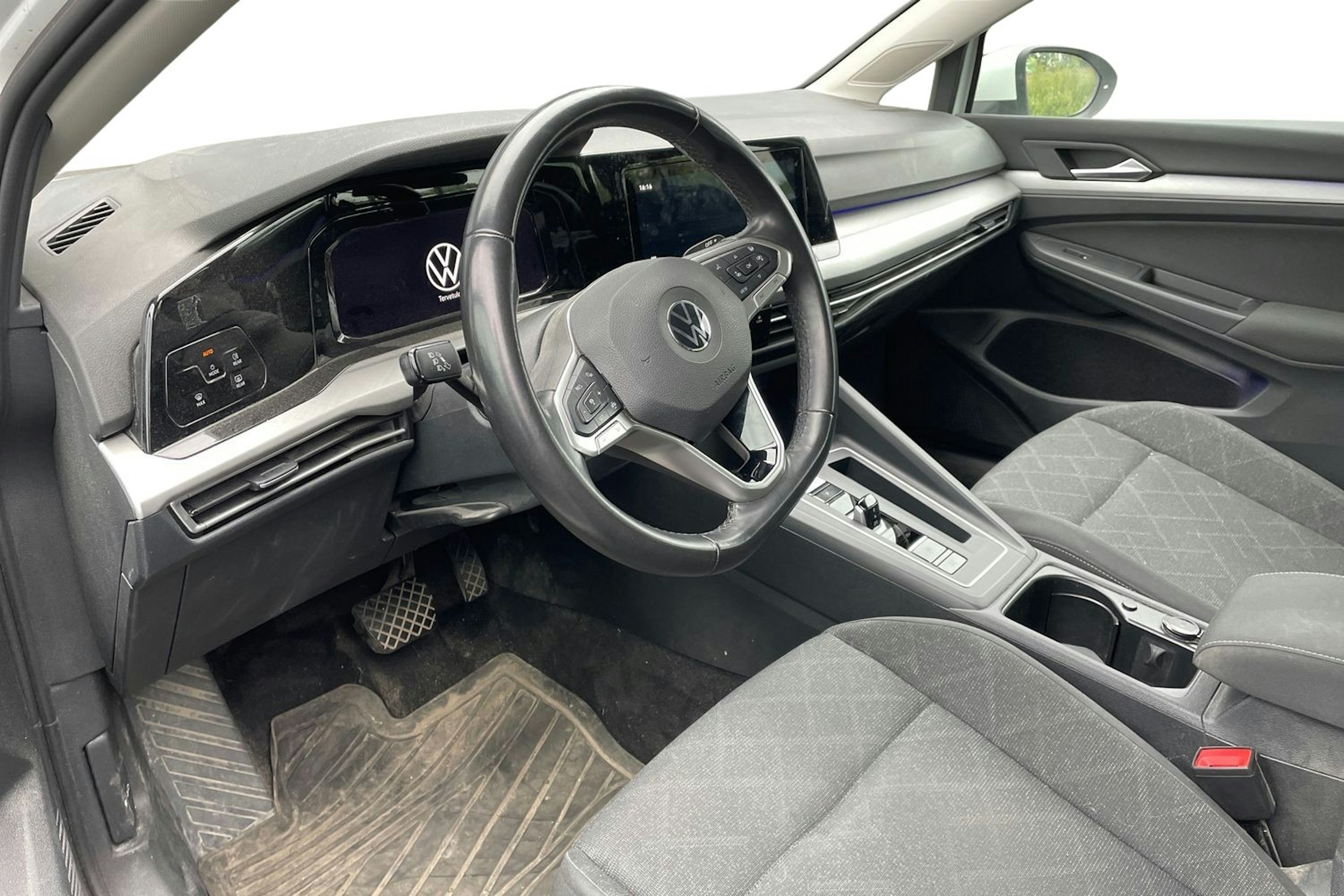 valkoinen Volkswagen Golf 2021 kuva 3.