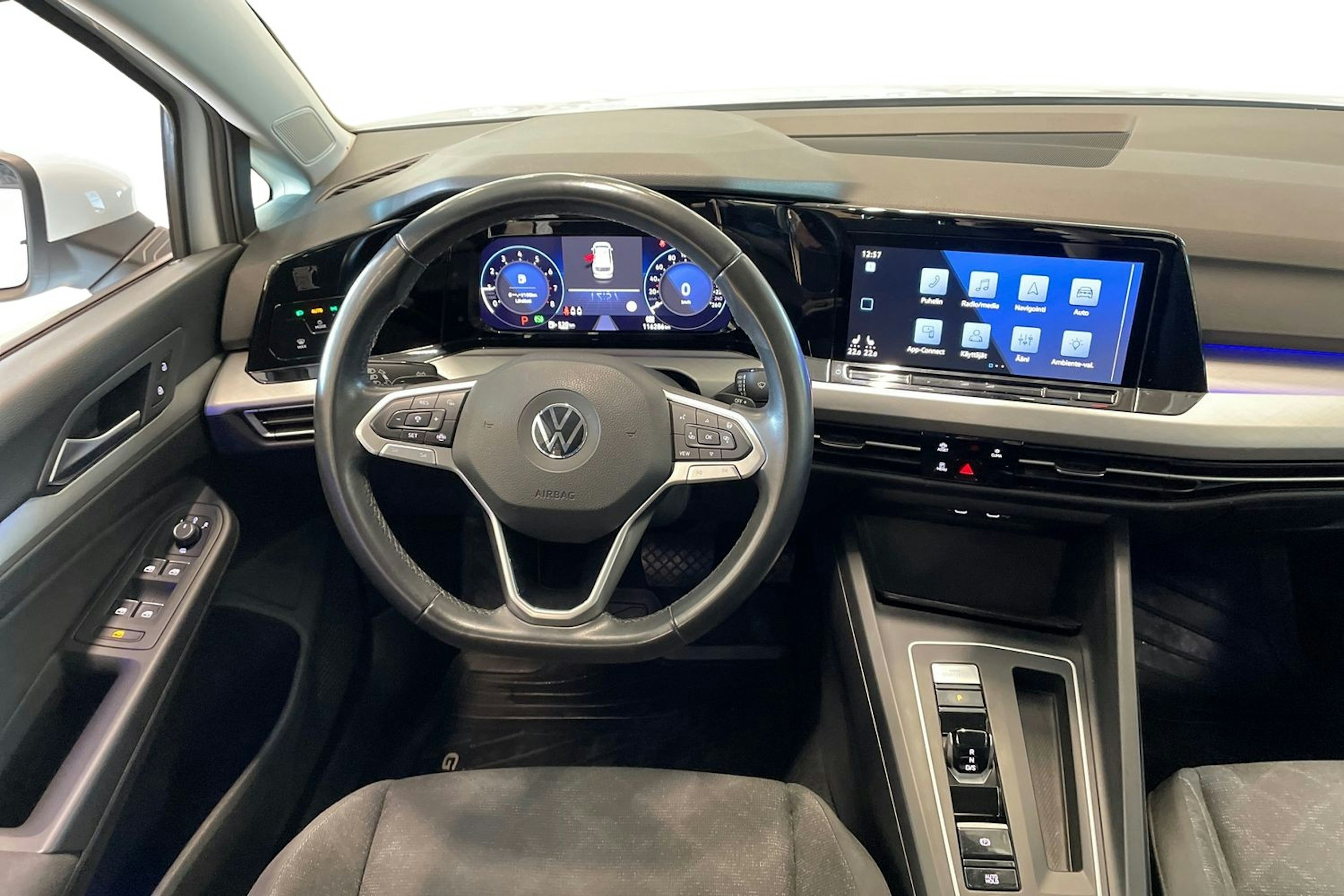 valkoinen Volkswagen Golf 2021 kuva 7.