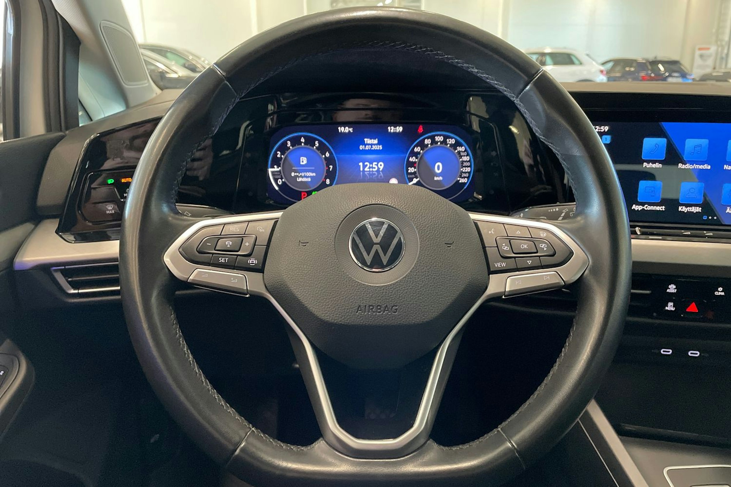 valkoinen Volkswagen Golf 2021 kuva 13.