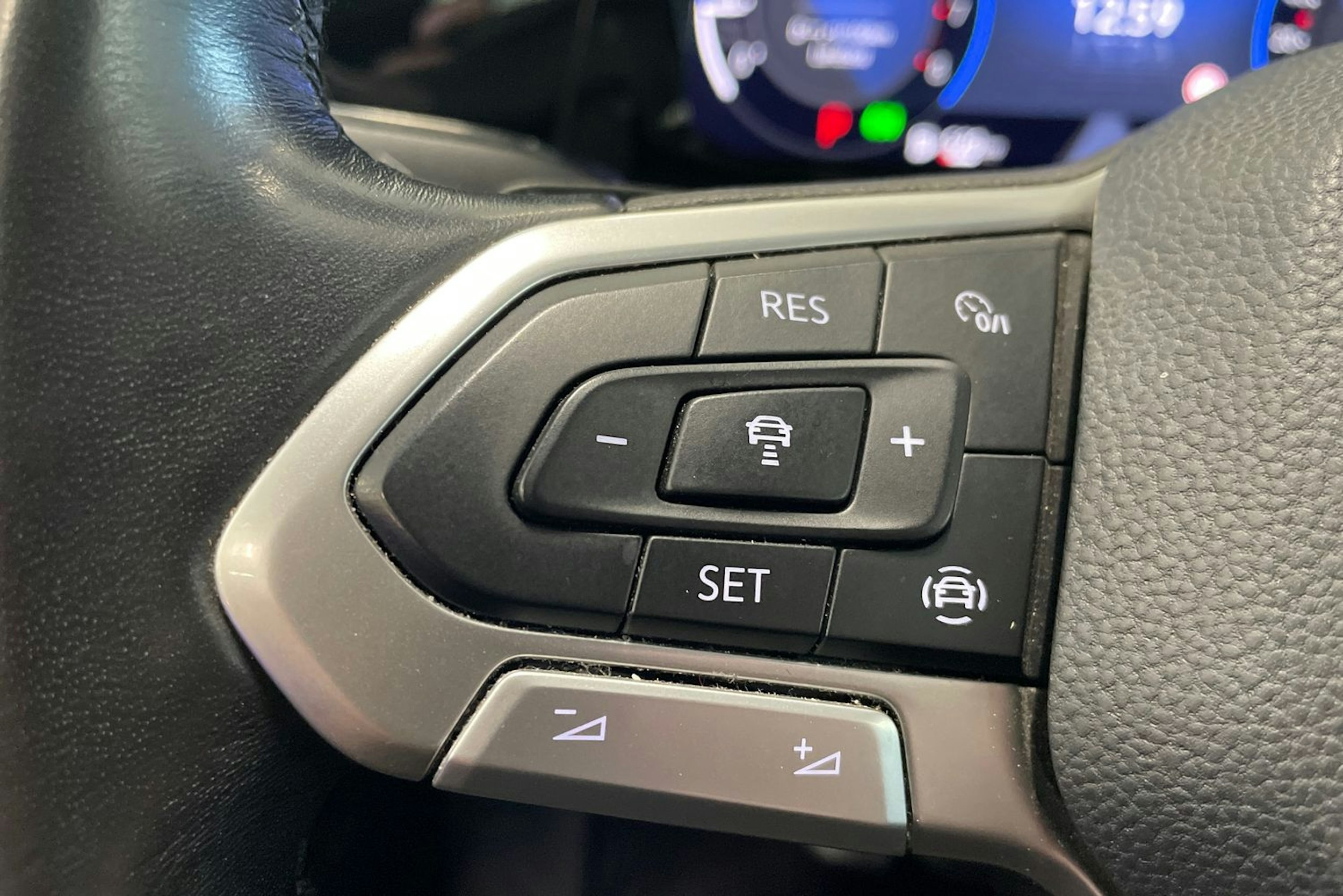 valkoinen Volkswagen Golf 2021 kuva 15.