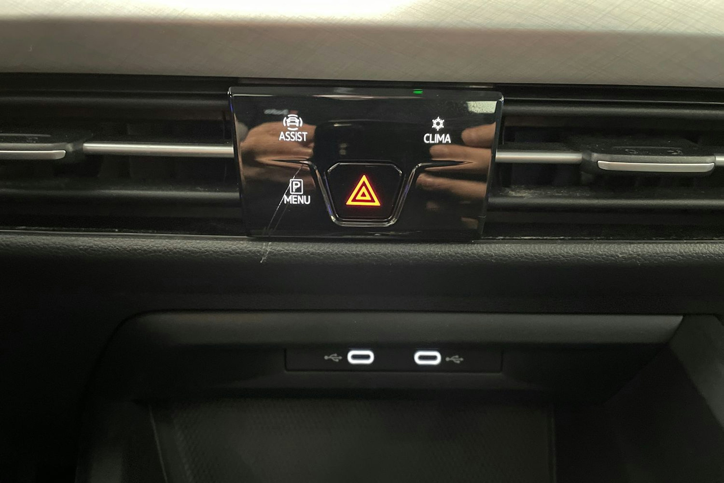 valkoinen Volkswagen Golf 2021 kuva 27.