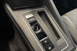 valkoinen Volkswagen Golf 2021 kuva 28.