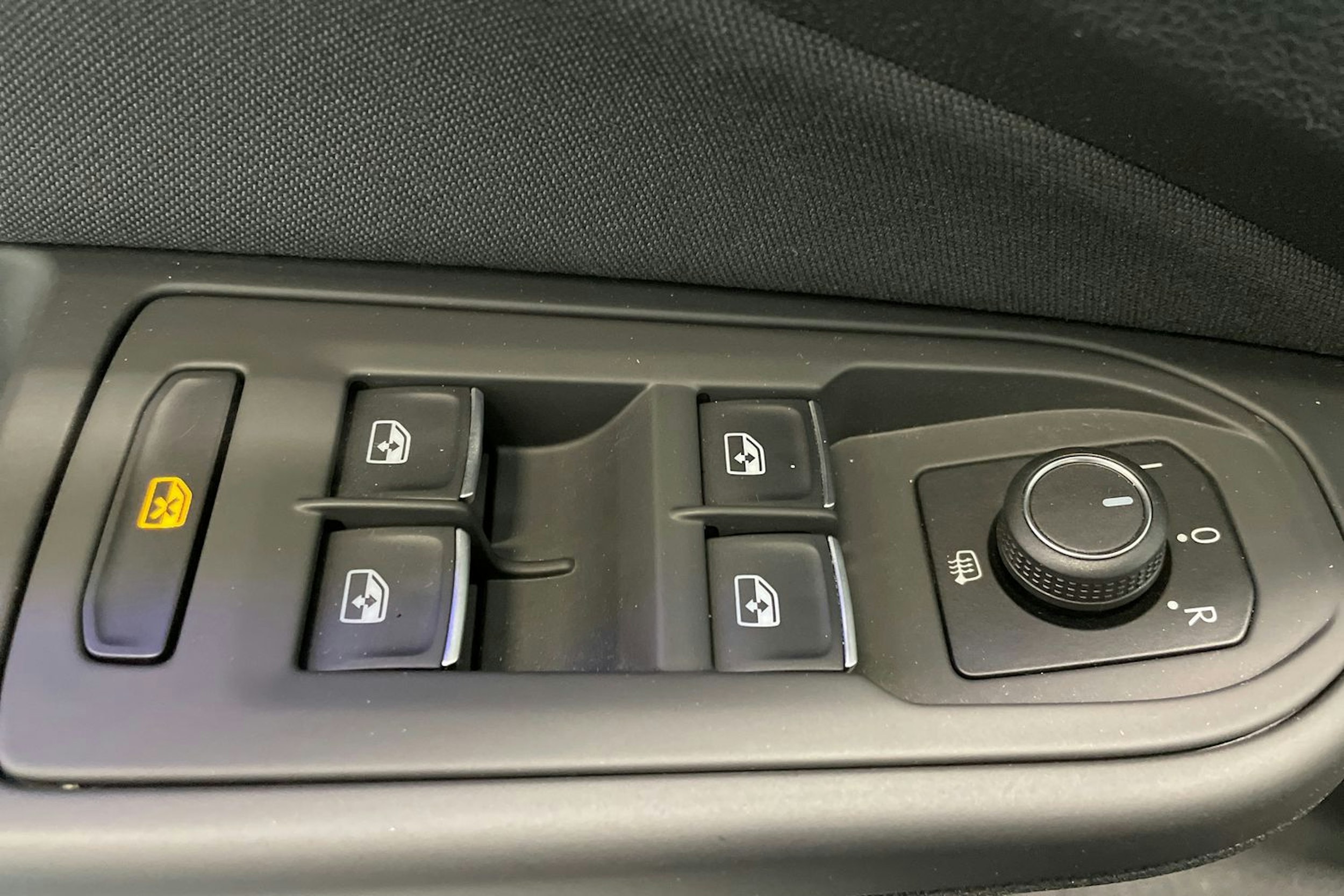 valkoinen Volkswagen Golf 2021 kuva 29.
