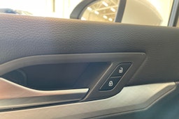 valkoinen Volkswagen Golf 2021 kuva 30.