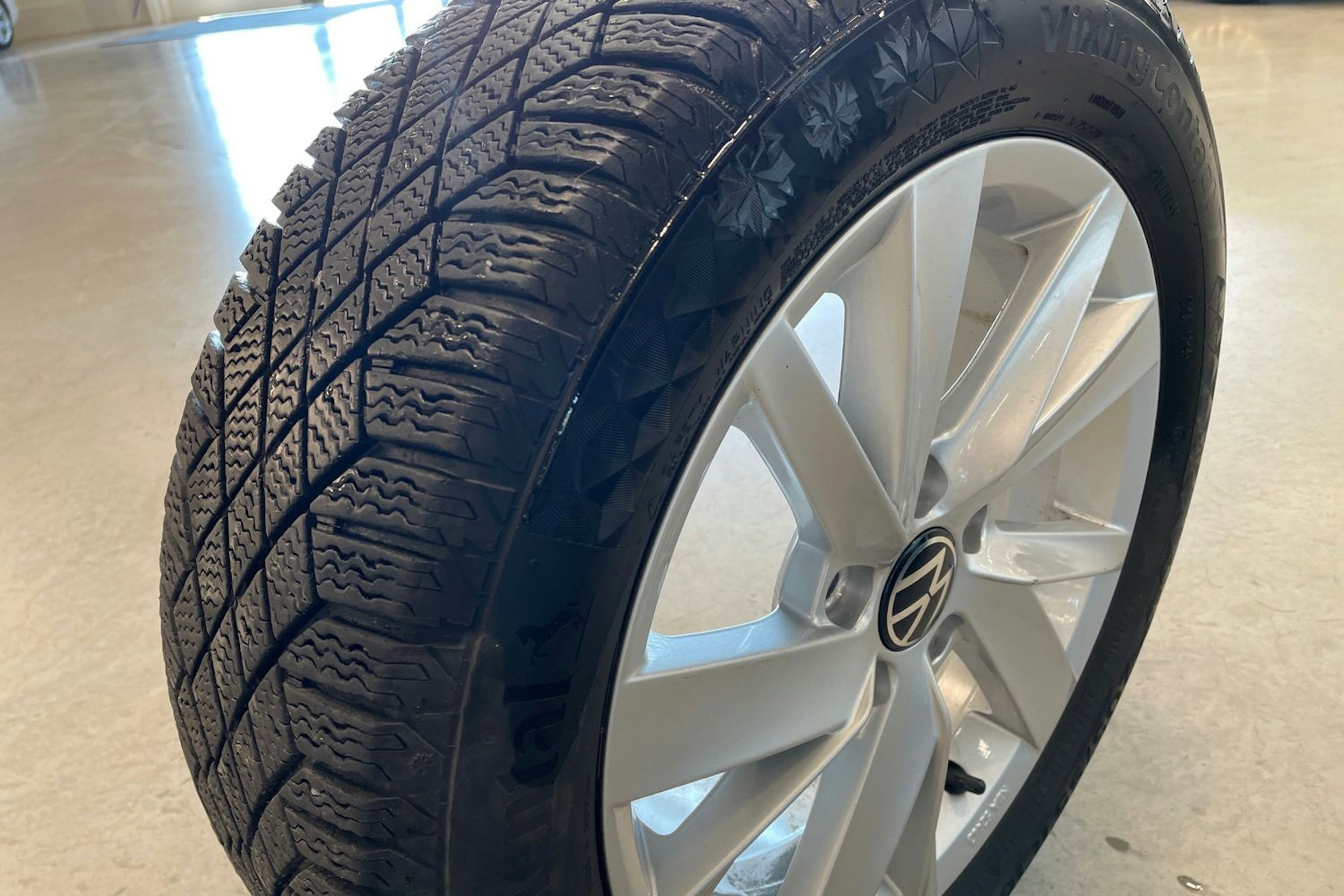 valkoinen Volkswagen Golf 2021 kuva 33.