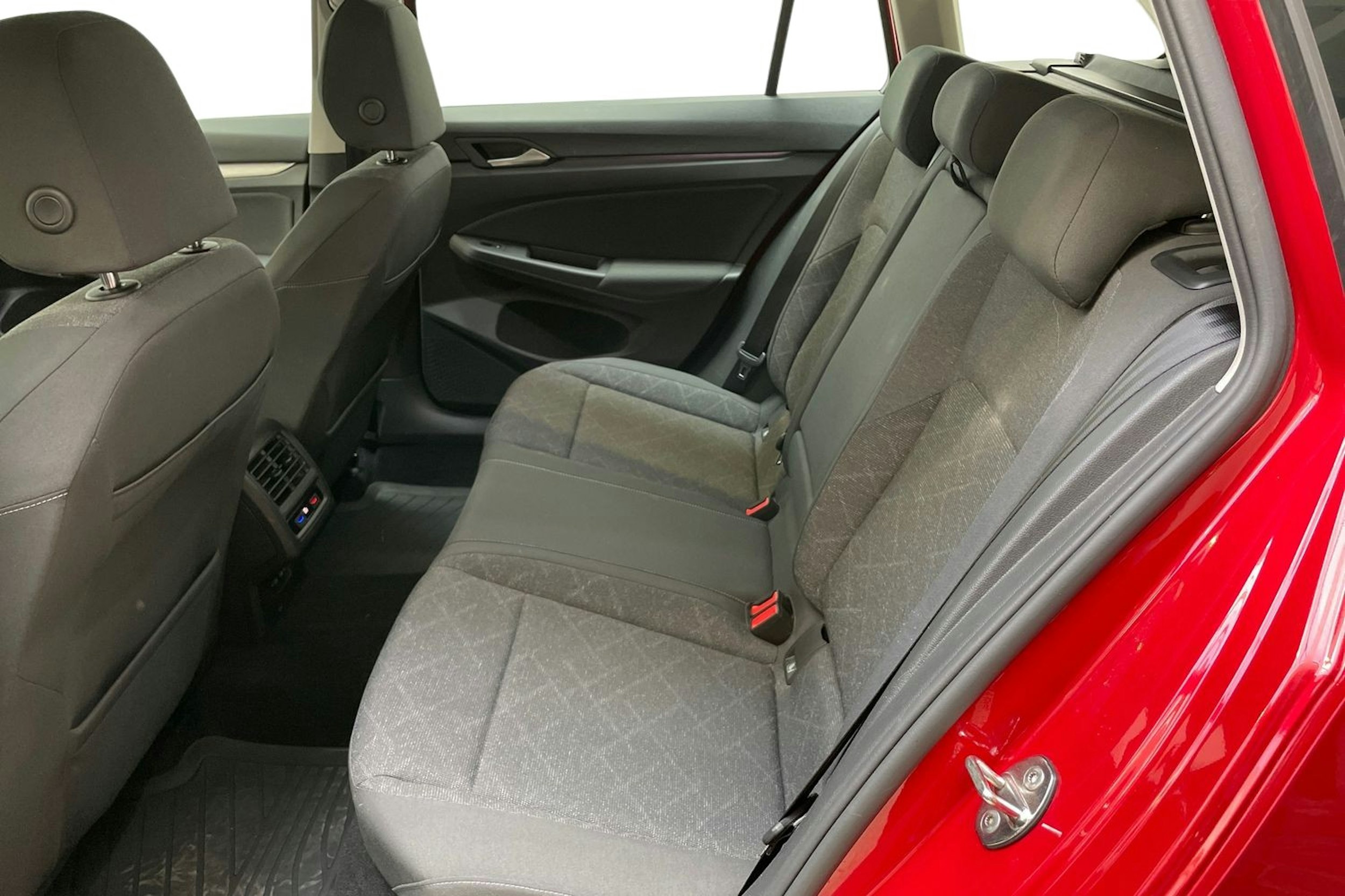 punainen Volkswagen Golf 2021 kuva 10.