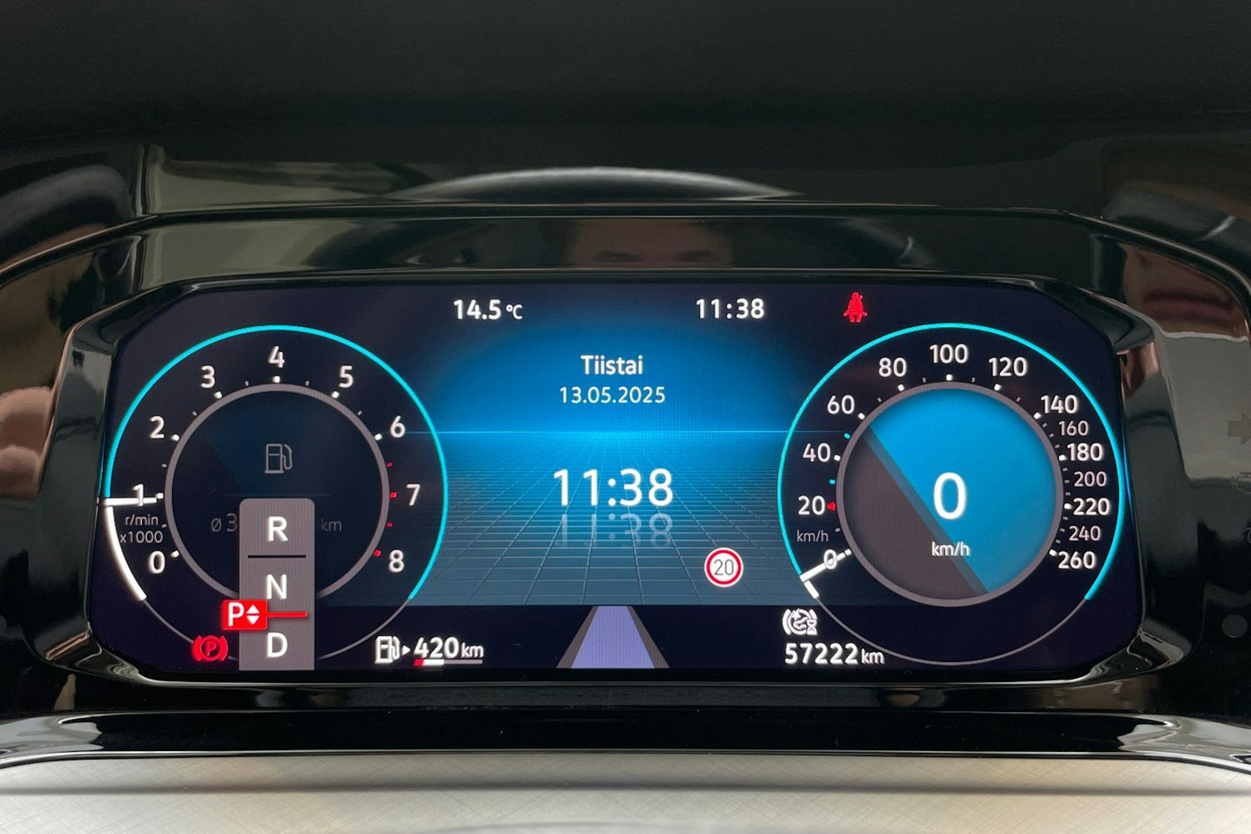 punainen Volkswagen Golf 2021 kuva 14.
