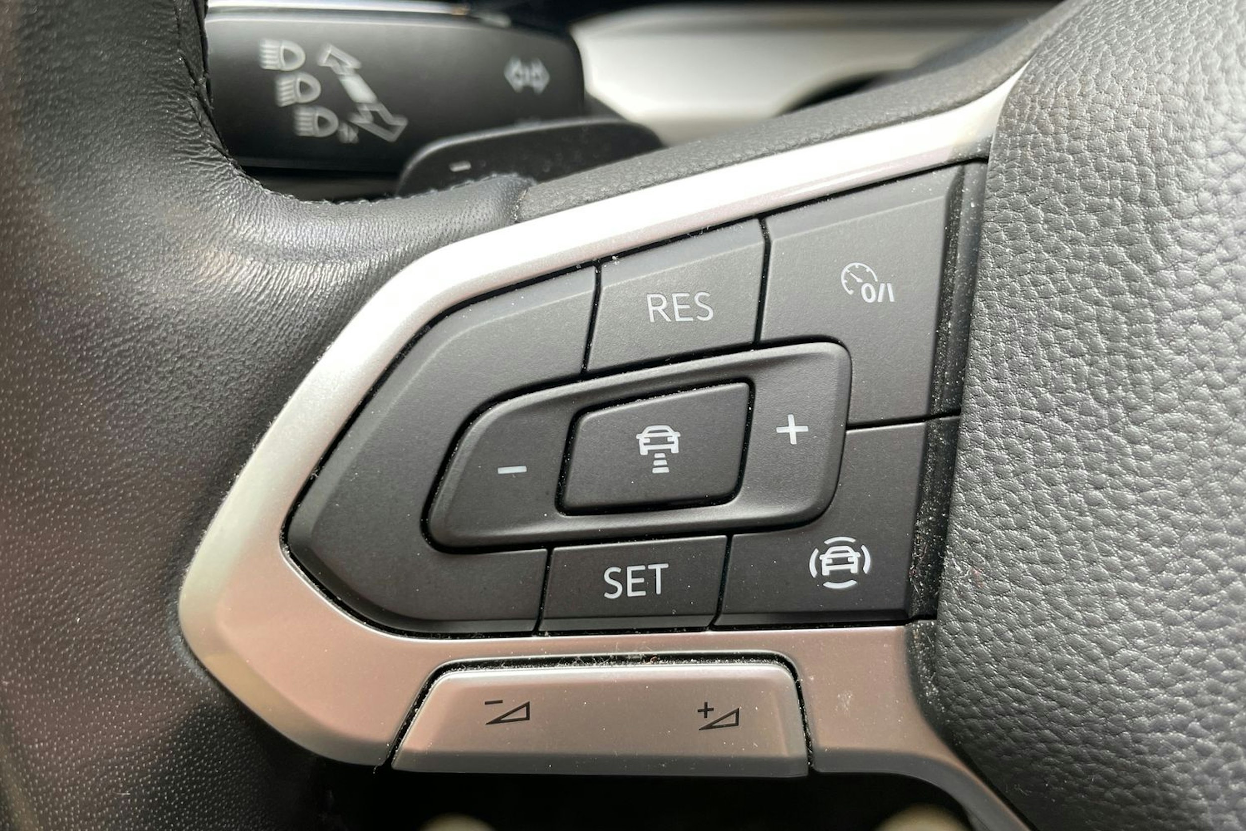 punainen Volkswagen Golf 2021 kuva 15.