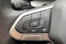 punainen Volkswagen Golf 2021 kuva 15.