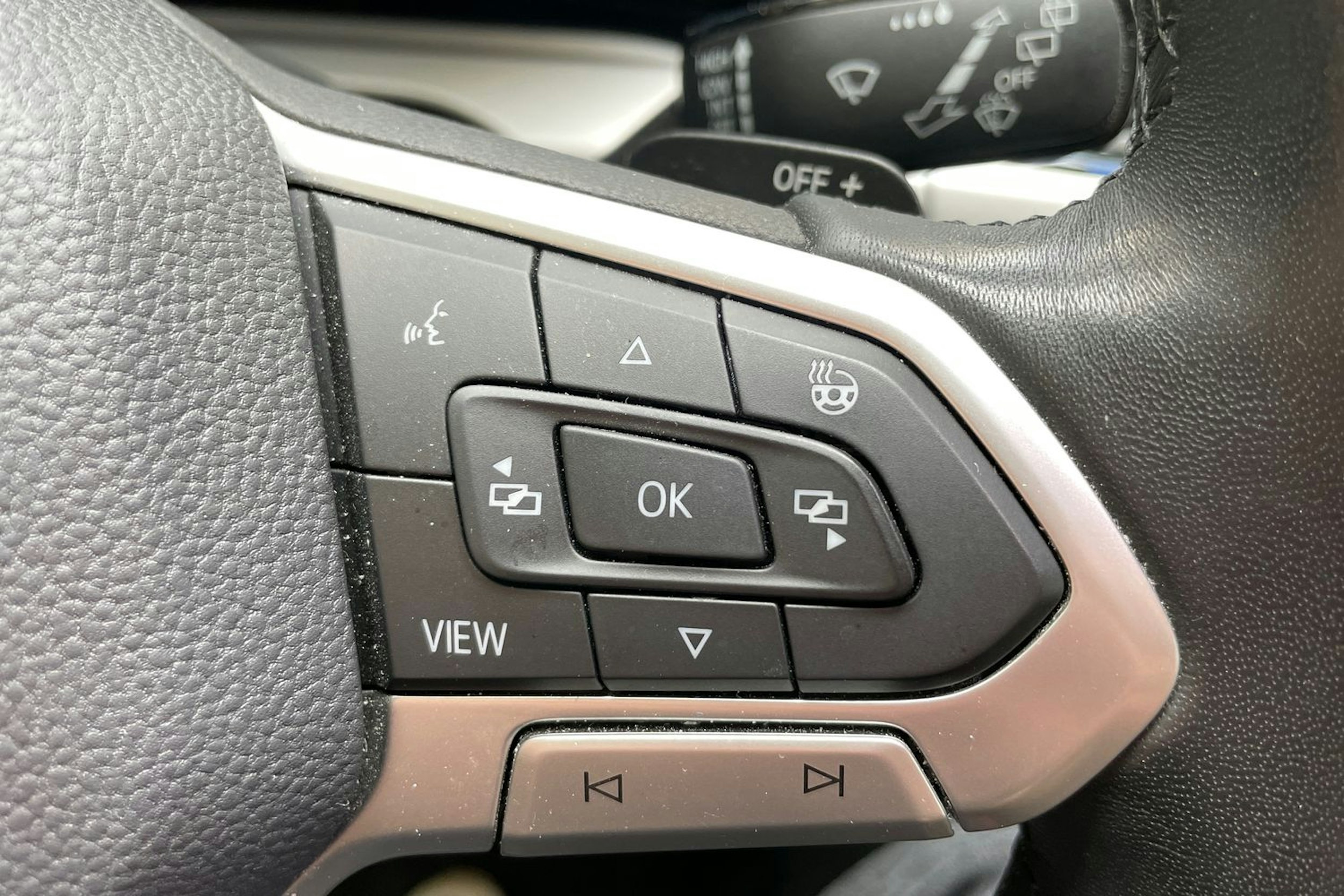punainen Volkswagen Golf 2021 kuva 16.
