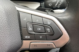 punainen Volkswagen Golf 2021 kuva 16.