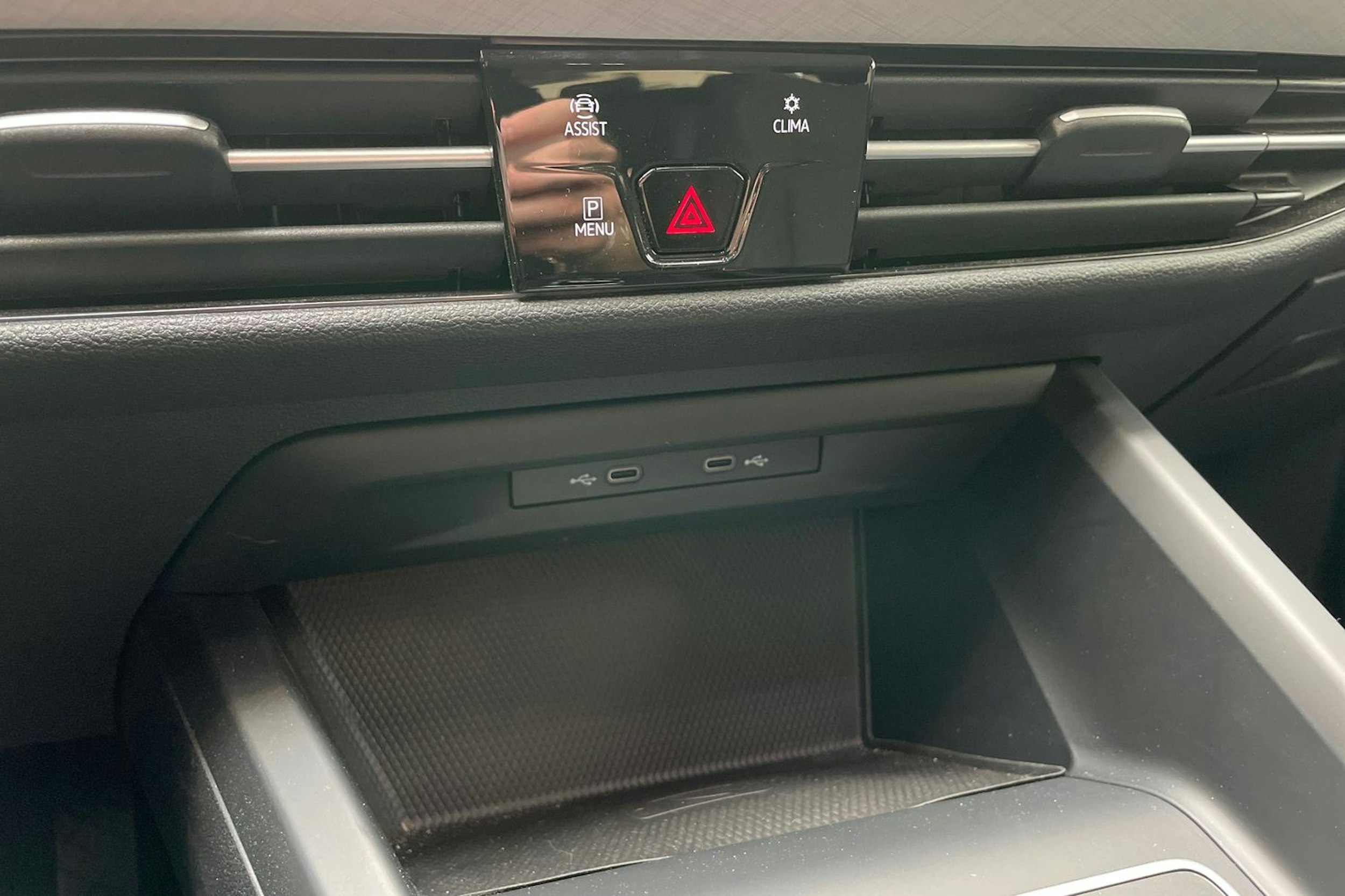 punainen Volkswagen Golf 2021 kuva 23.