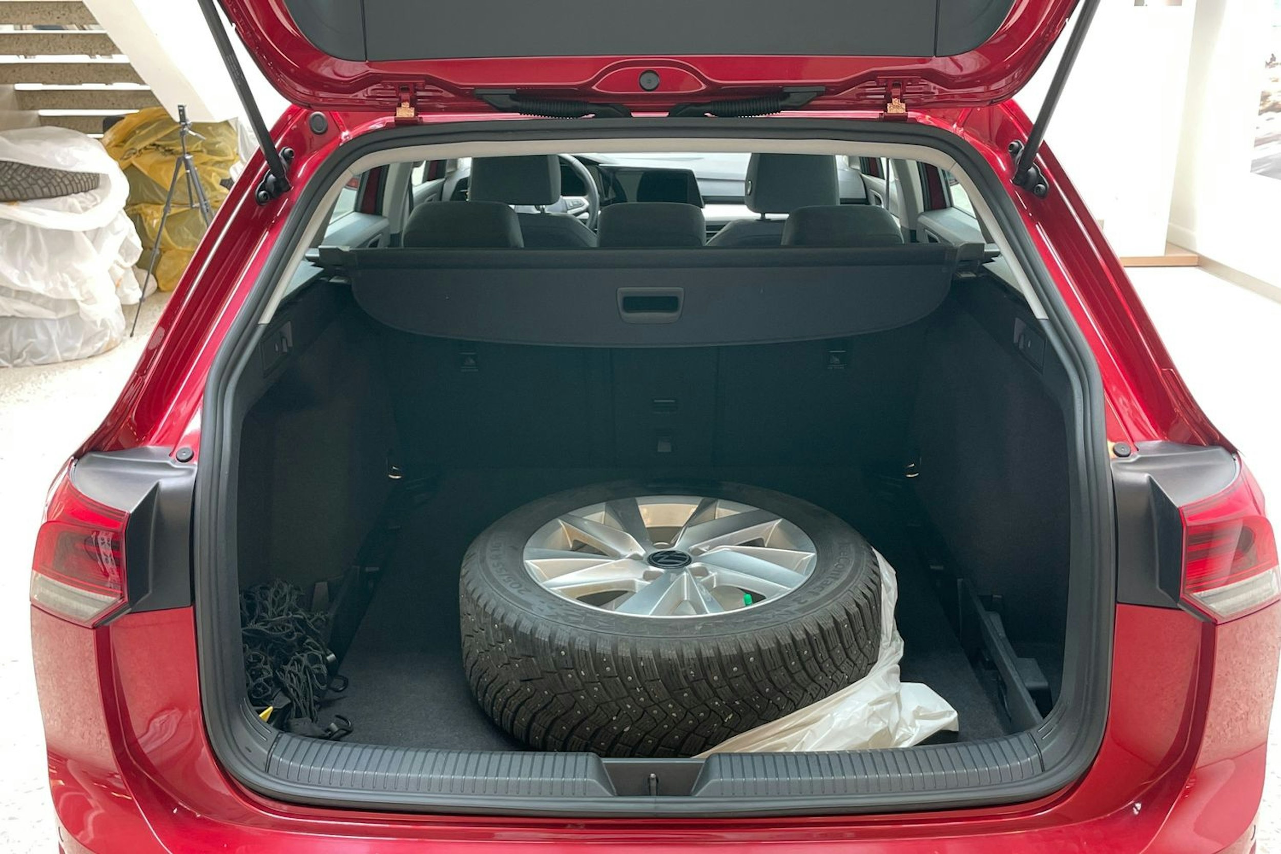 punainen Volkswagen Golf 2021 kuva 26.