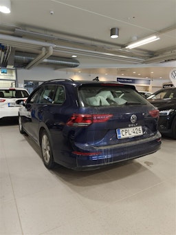 sininen Volkswagen Golf 2021 kuva 2.