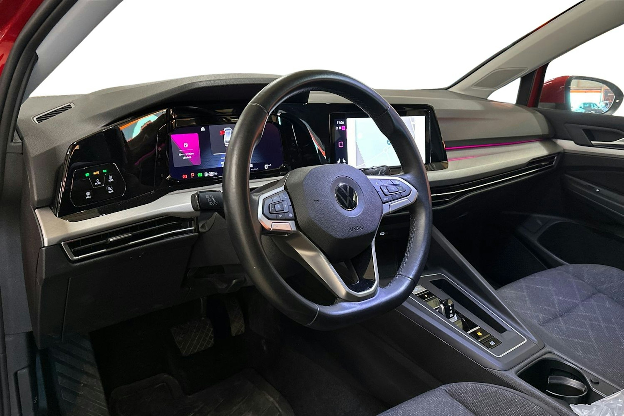 punainen Volkswagen Golf 2021 kuva 3.