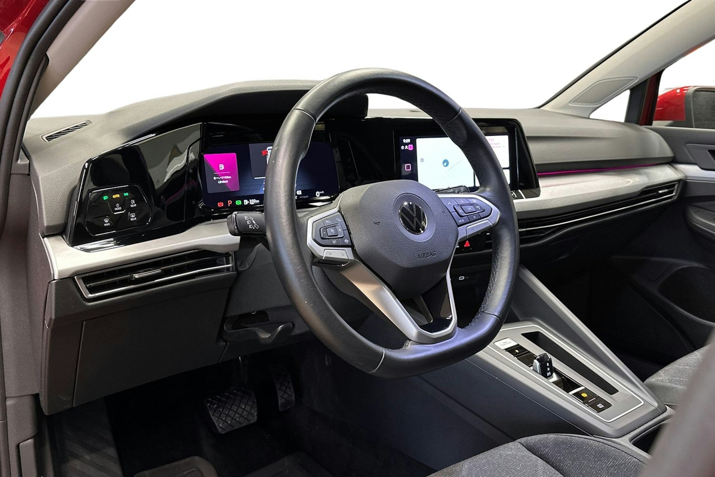punainen Volkswagen Golf 2021 kuva 10.